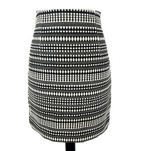 Chelsea & Theodore Skirt size 8 Black Ivory Tweed Straight Above Knee Casual